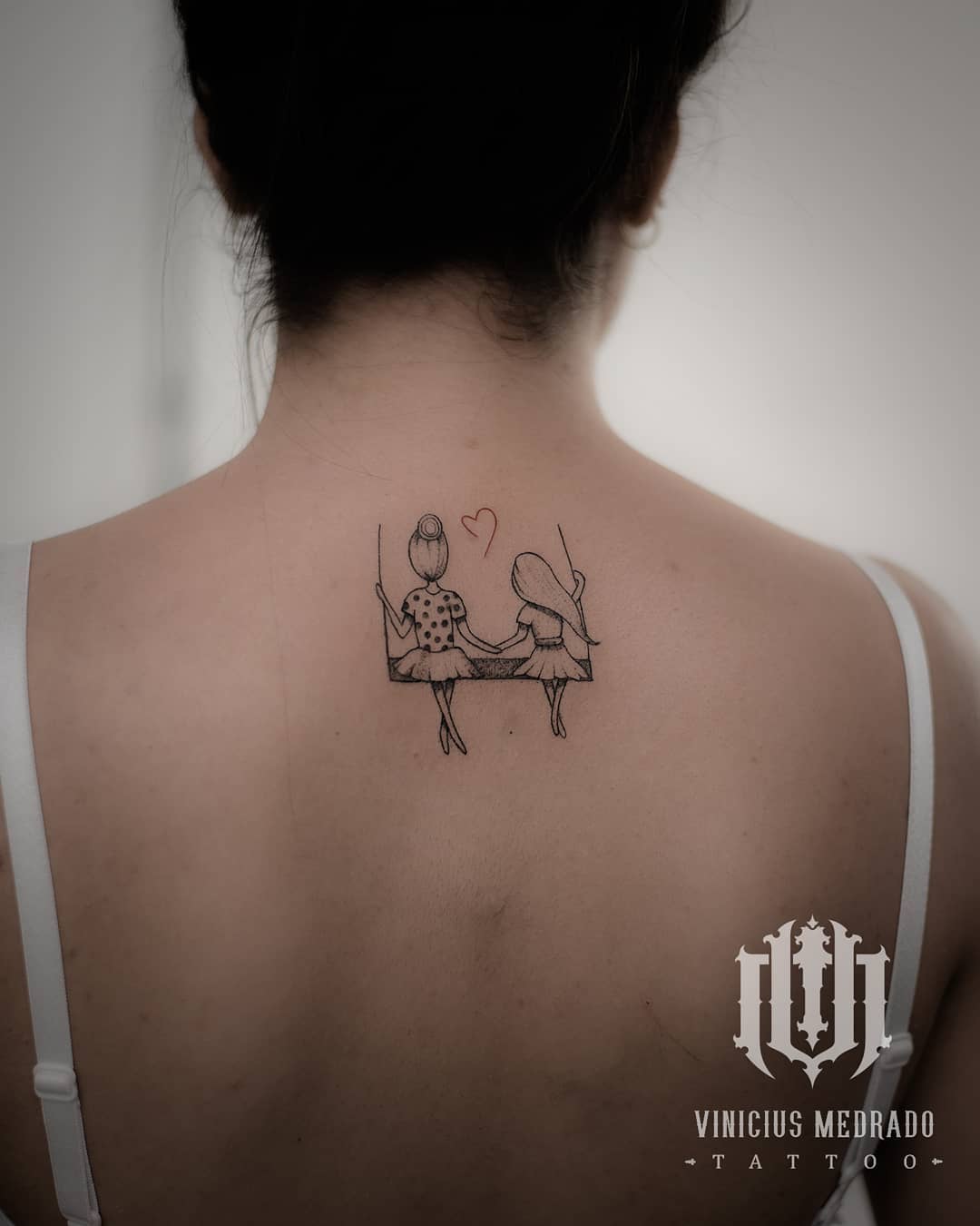 tatuagem-feminina-costas-salvador-vinicius-medrado-fallen-tattoo-studio